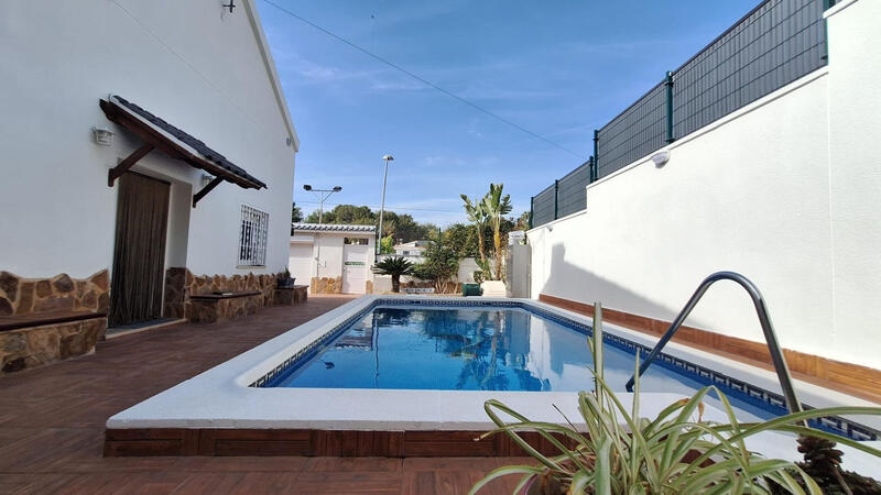 вилла продается в Torrevieja, Alicante