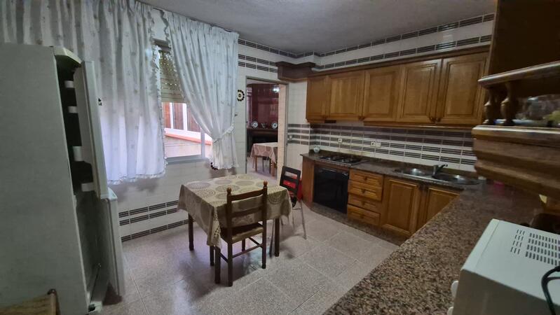 4 bedroom Apartment for sale