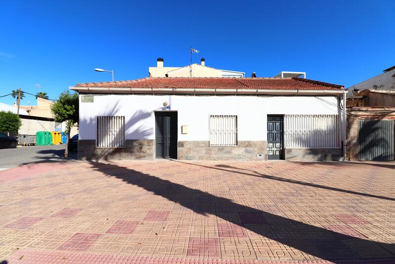 Villa Te koop in Jacarilla, Alicante