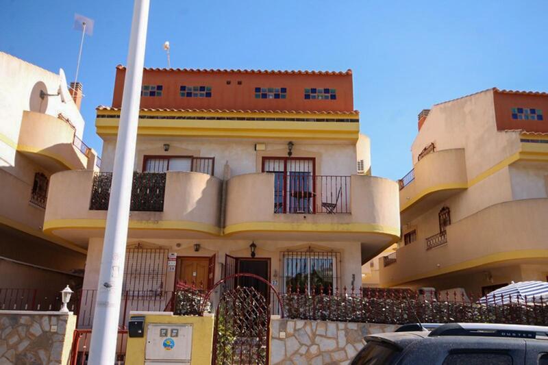 Rekkehus til salgs i La Zenia, Alicante