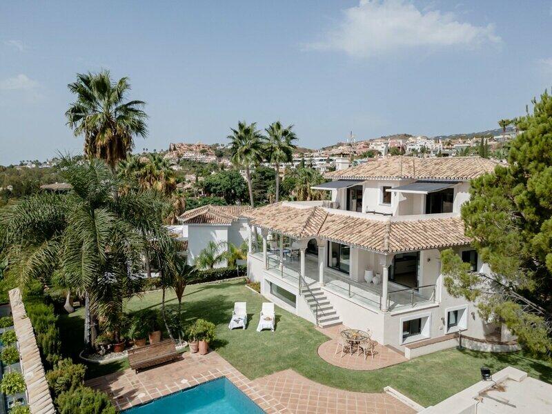 Villa for sale in Nueva Andalucia, Málaga