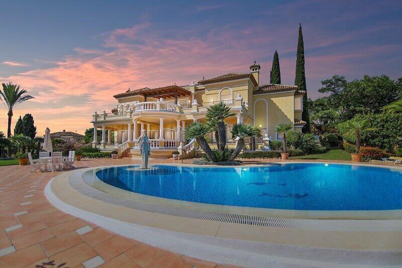 Villa til salg i El Paraiso, Málaga