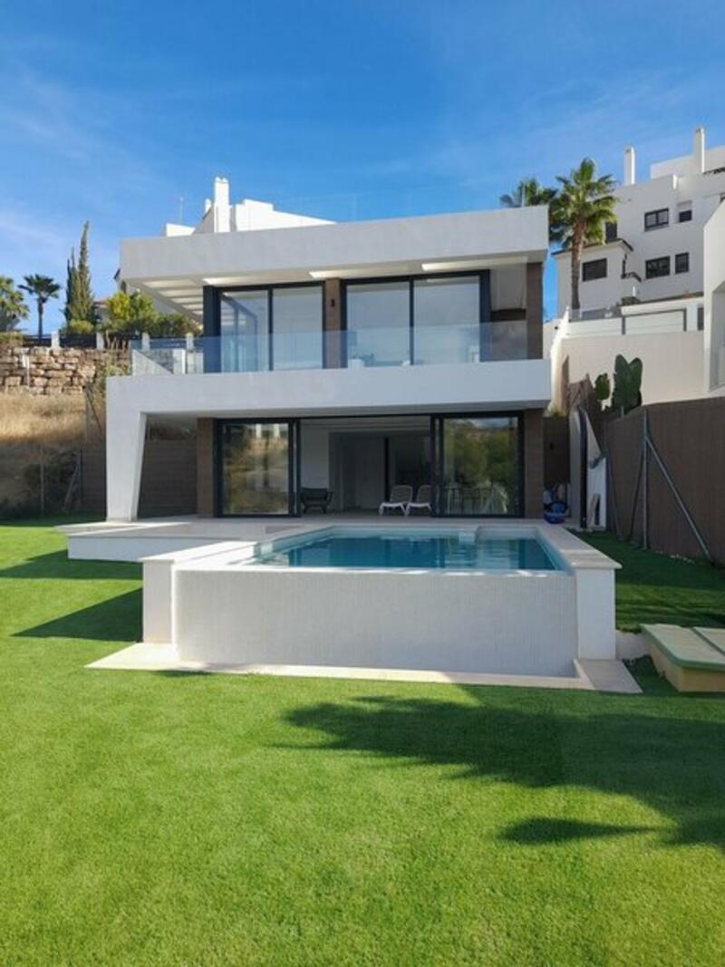 Villa till salu i New Golden Mile, Málaga