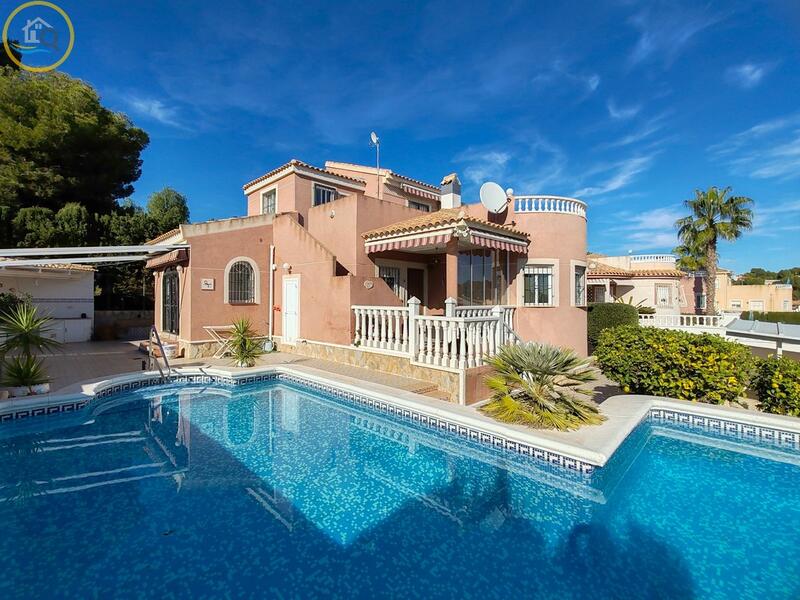 Villa til salgs i Pinar de Campoverde, Alicante