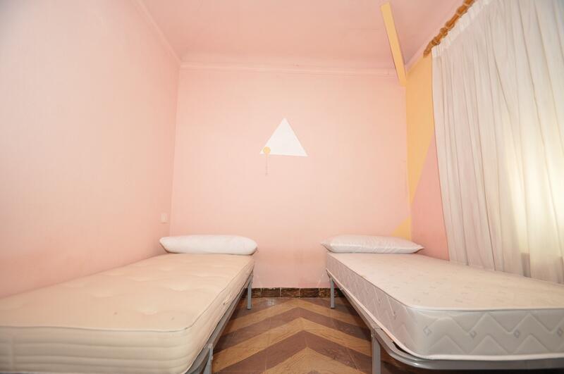 11 спальная комната городская тюрьма продается