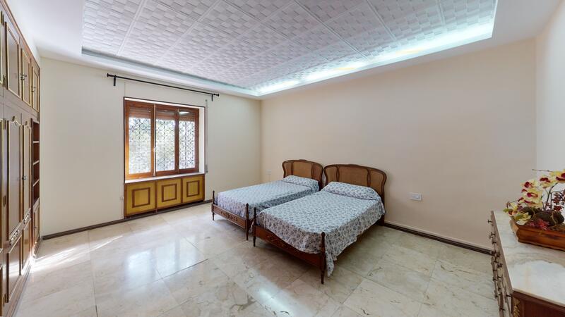 9 bedroom Villa for sale