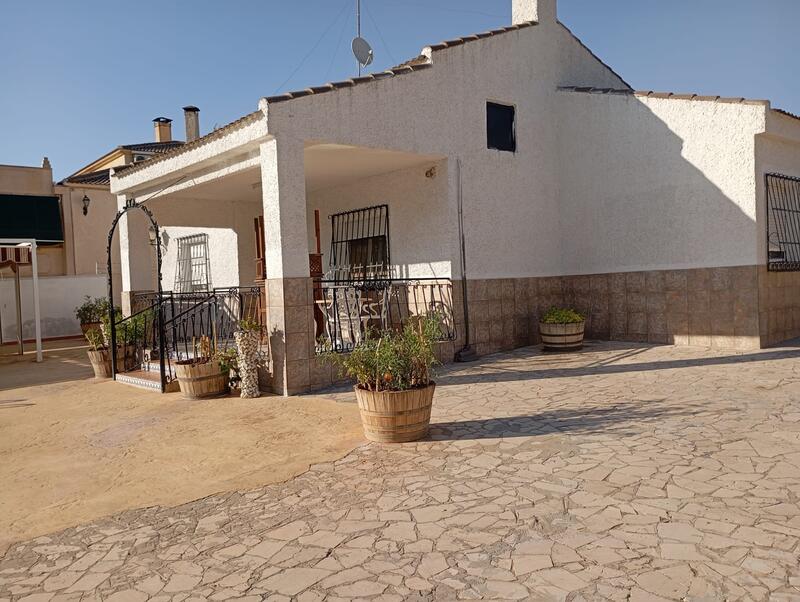 Villa en venta en Yecla, Murcia