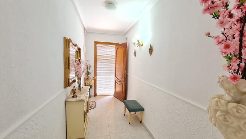 Townhouse for sale in Chinorlet, Alicante