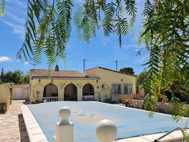 Villa for sale in Castalla, Alicante