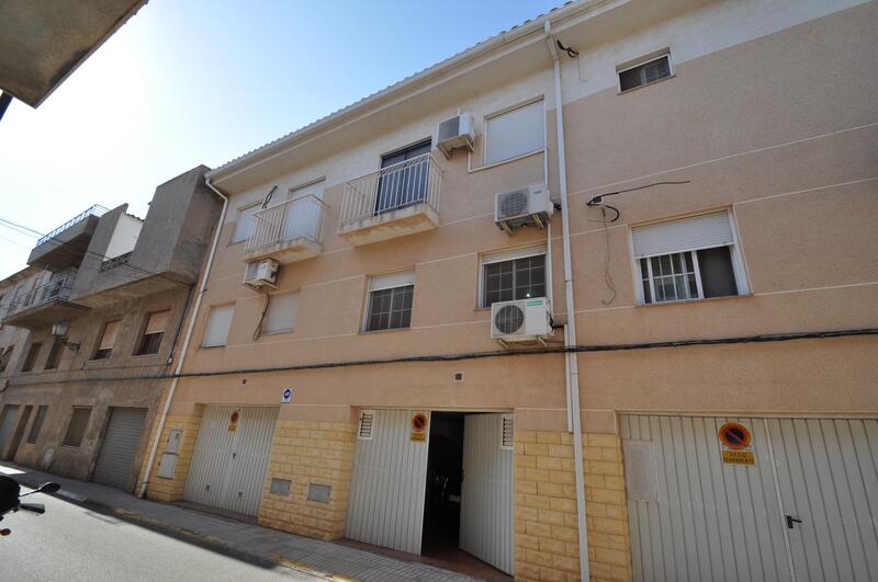 Adosado en venta en Pinoso, Alicante