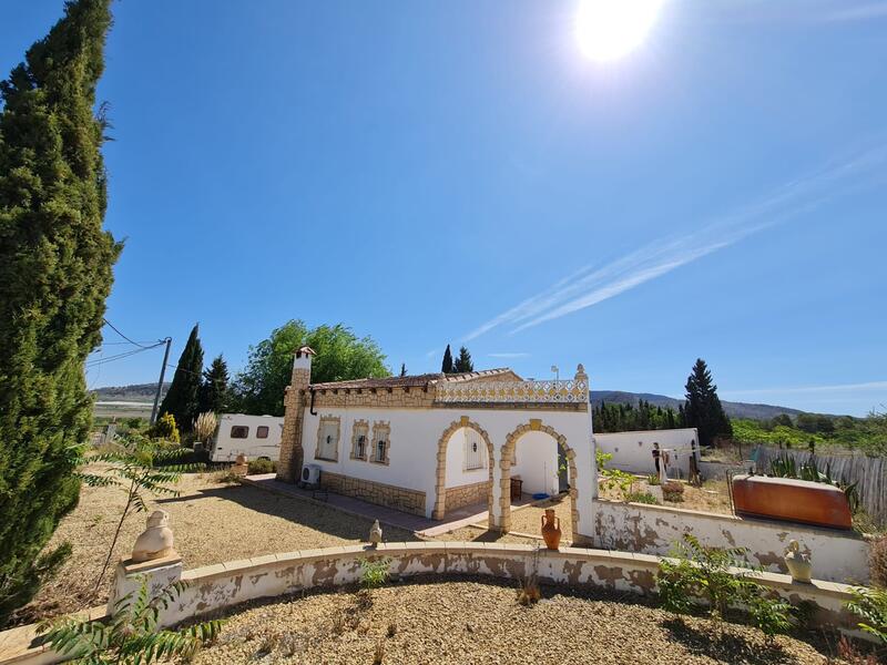 Villa Te koop in Monóvar, Alicante