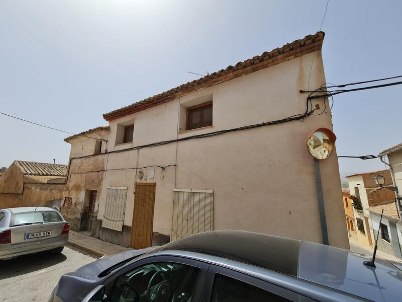 Townhouse for sale in Pinoso, Alicante