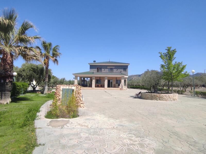 6 bedroom Villa for sale