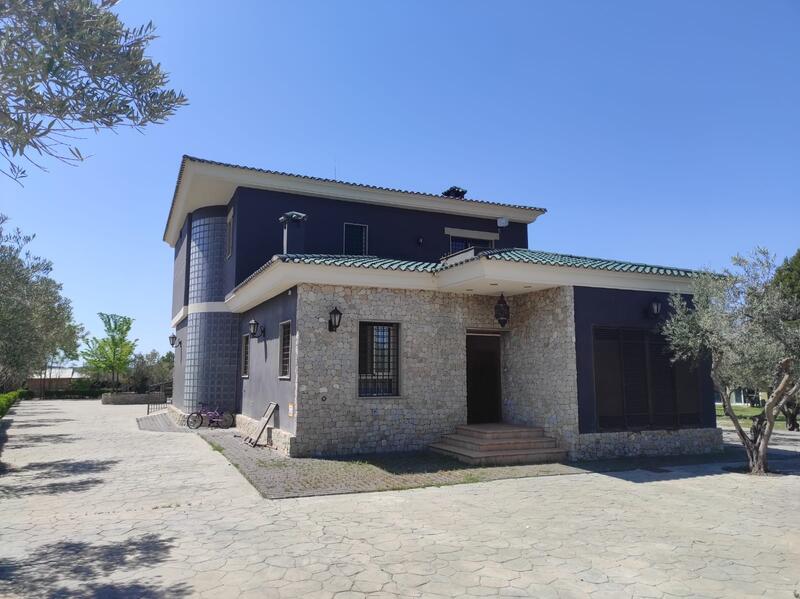 6 Cuarto Villa en venta