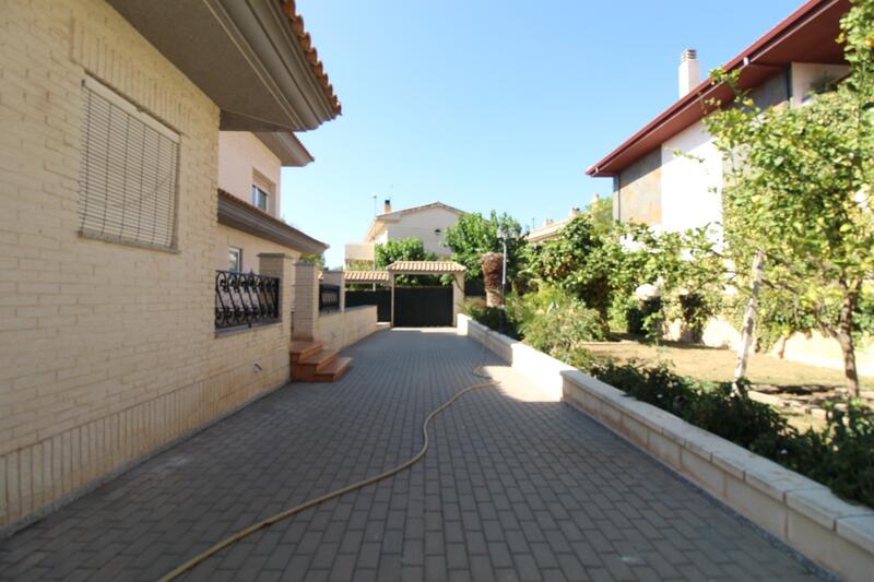 4 Cuarto Villa en venta