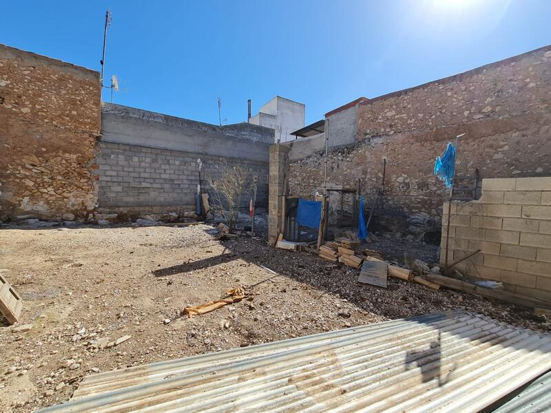 Land for sale in Pinoso, Alicante