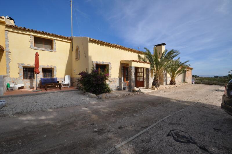 Villa til salgs i Chinorlet, Alicante