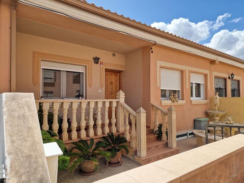 Townhouse for sale in Algueña, Alicante