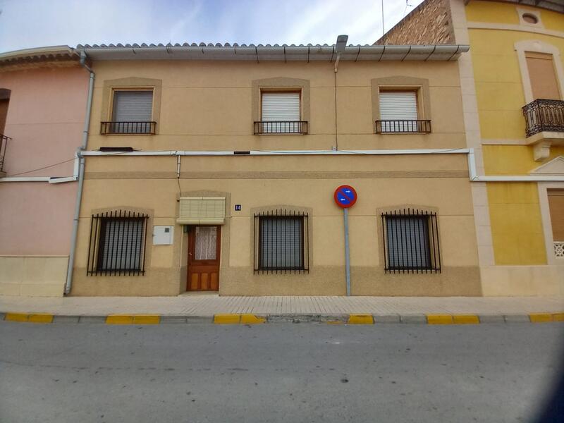 Townhouse for sale in Algueña, Alicante