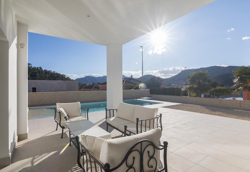 Villa for sale in Pinoso, Alicante