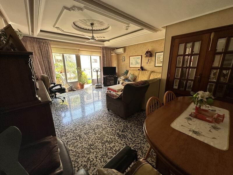 5 bedroom Apartment for sale