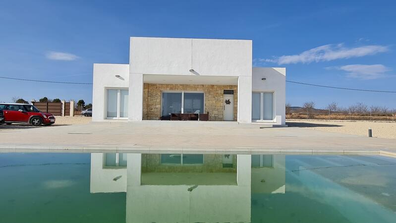 Villa en venta en Pinoso, Alicante