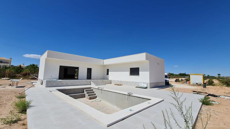 Villa for sale in Pinoso, Alicante