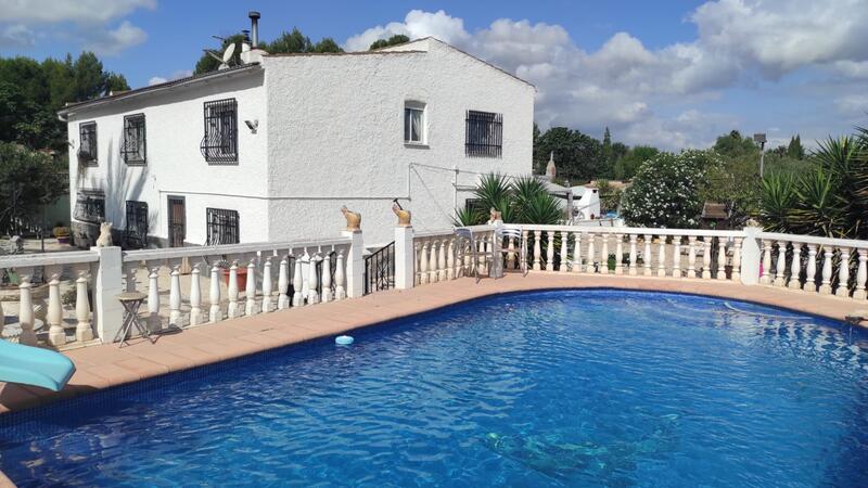 Villa en venta en Sax, Alicante