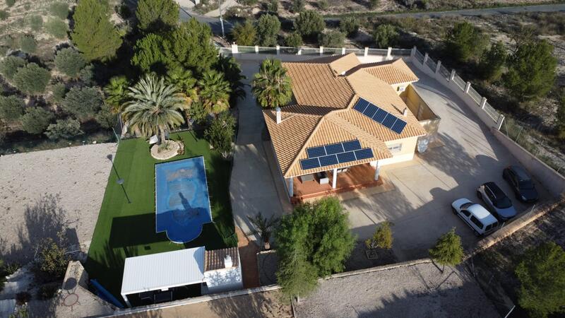 Villa Te koop in Petrer, Alicante