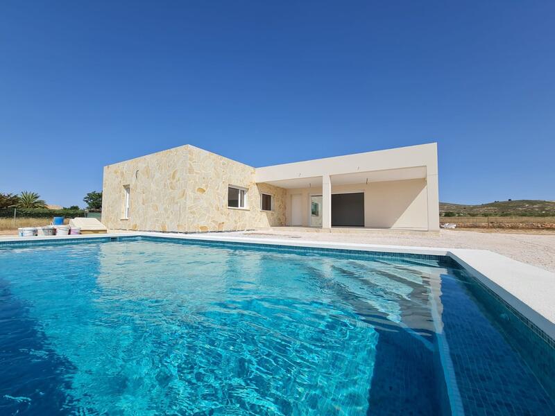 Villa en venta en Pinoso, Alicante