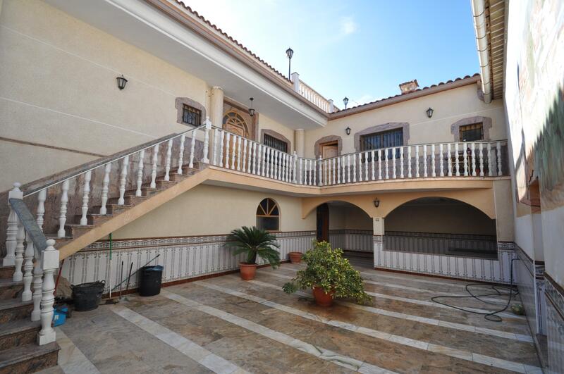 Townhouse for sale in Algueña, Alicante