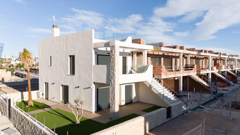 Stadthaus zu verkaufen in Pilar de la Horadada, Alicante