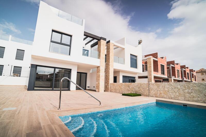 Villa for sale in Pilar de la Horadada, Alicante