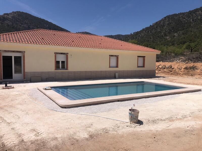 Villa for sale in Monóvar, Alicante