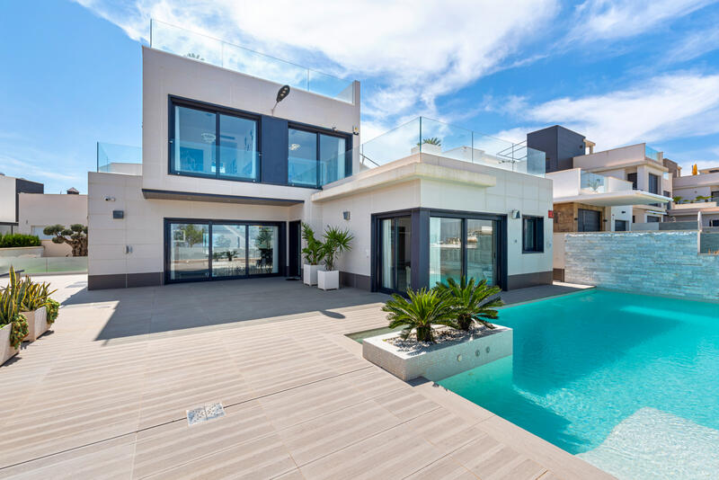 Villa for sale in San Miguel de Salinas, Alicante