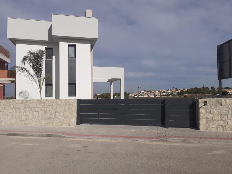 Villa en venta en Algorfa, Alicante