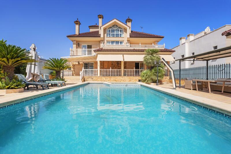 Villa à vendre dans Torrevieja, Alicante