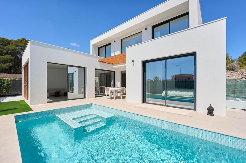 Villa for sale in l'-Playa Alfas del Pí, Alicante