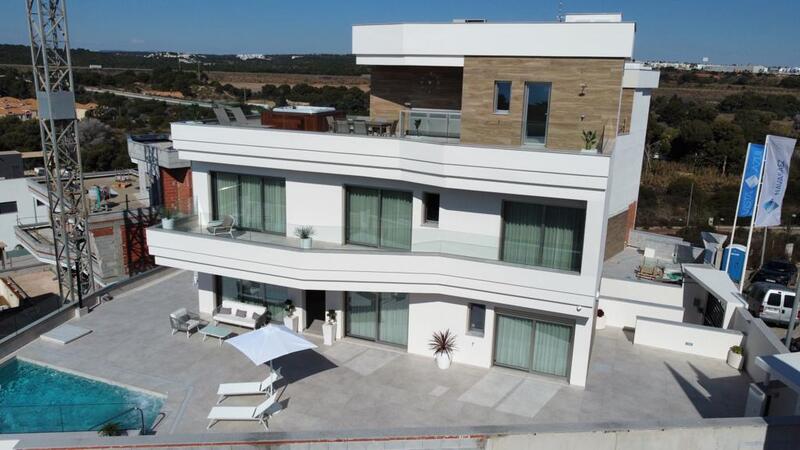 4 Cuarto Villa en venta