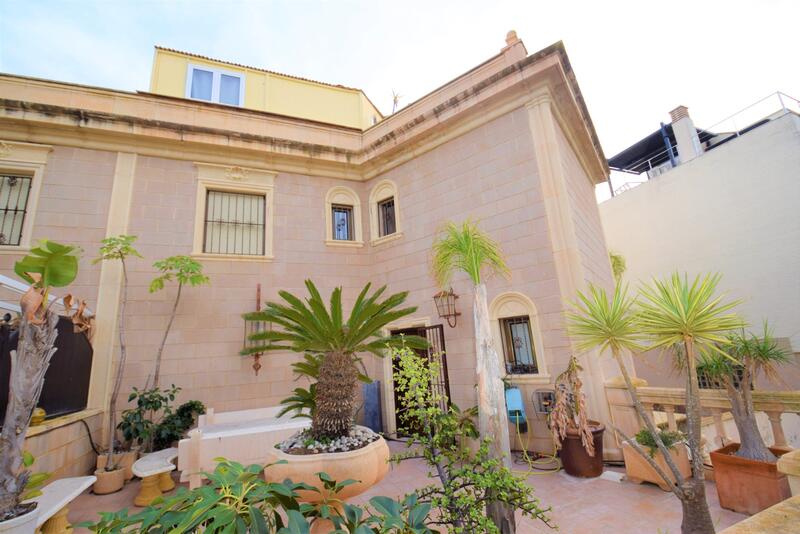 Villa en venta en Guardamar del Segura, Alicante