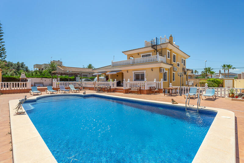 Villa til salgs i Torrevieja, Alicante