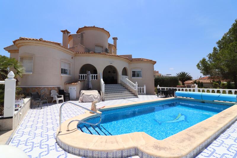 Villa for sale in Algorfa, Alicante