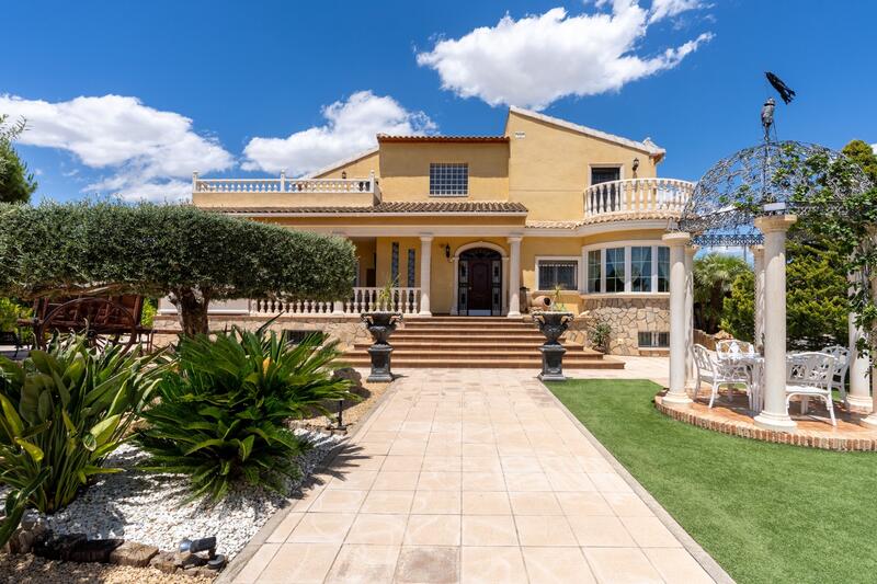 Villa for sale in San Vicente del Raspeig, Alicante