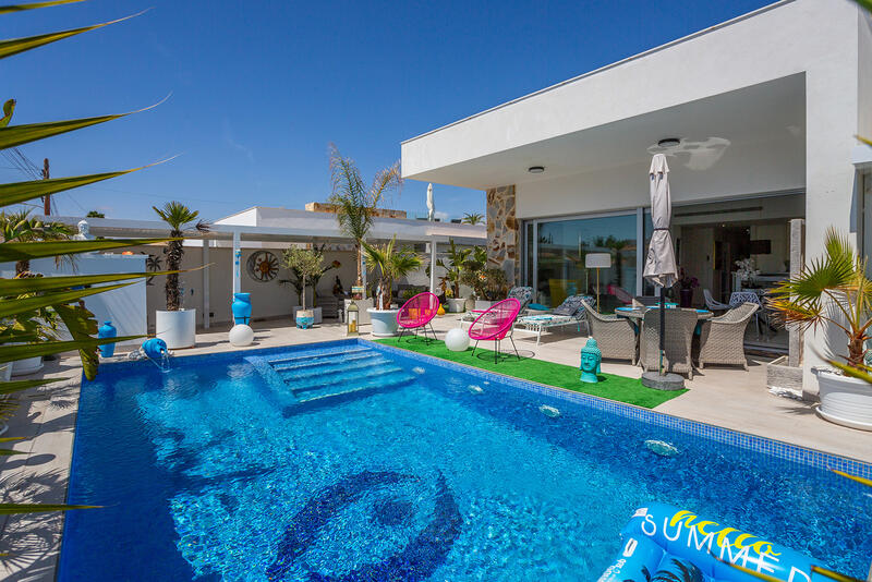 Villa til salgs i Torrevieja, Alicante