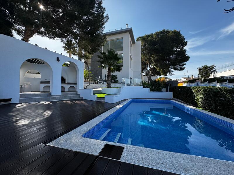 Villa for sale in Torrevieja, Alicante