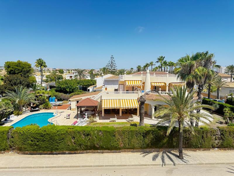 Villa for sale in Torrevieja, Alicante