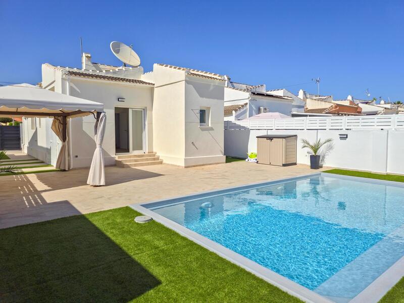 Villa en venta en Torrevieja, Alicante