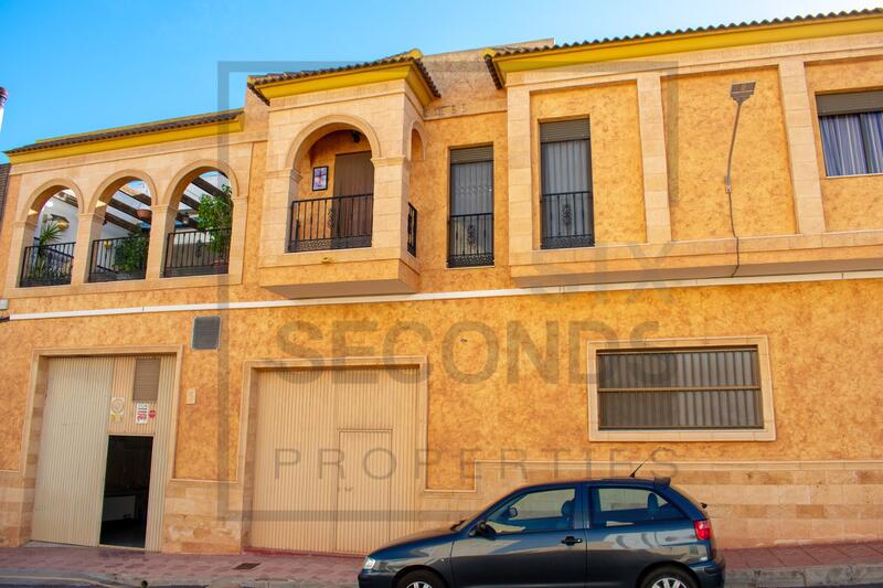 4 Cuarto Villa en venta