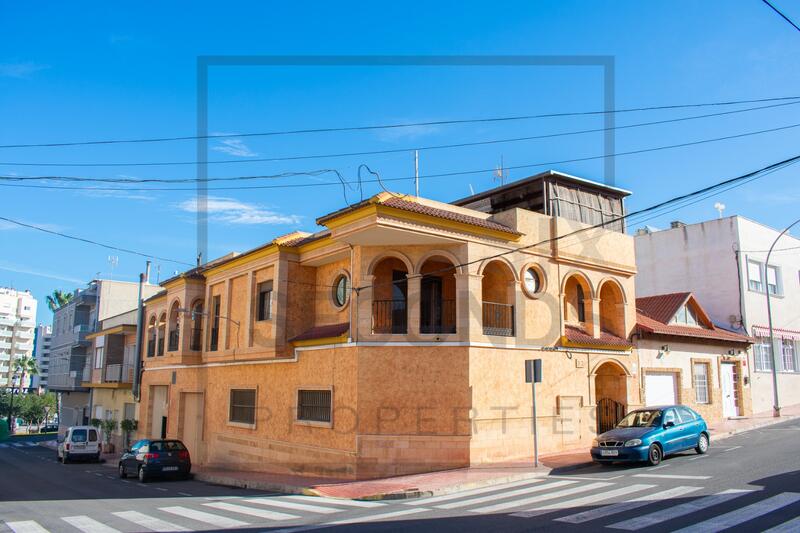 4 Cuarto Villa en venta