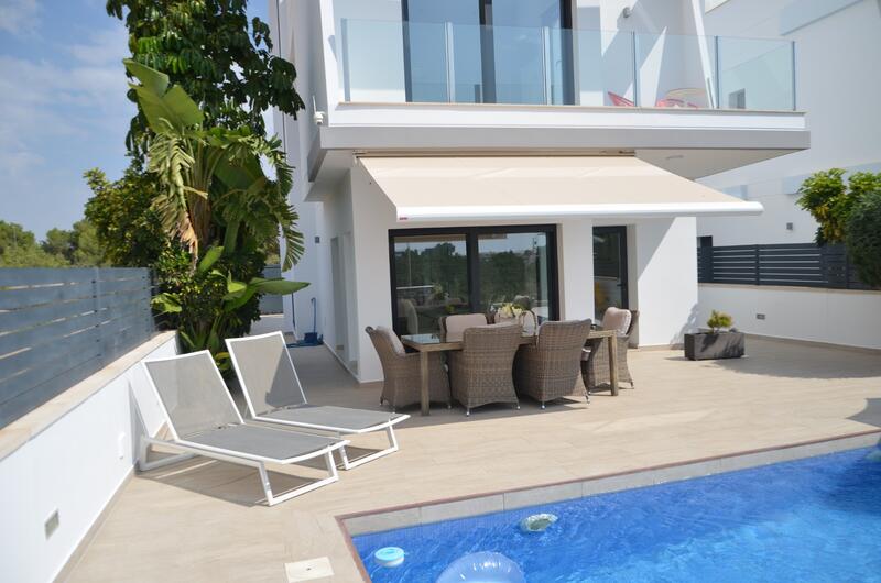 Villa en venta en Pilar de la Horadada, Alicante